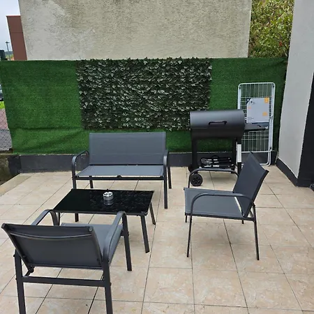 Detendez-vous Au Village De Nyaraló *