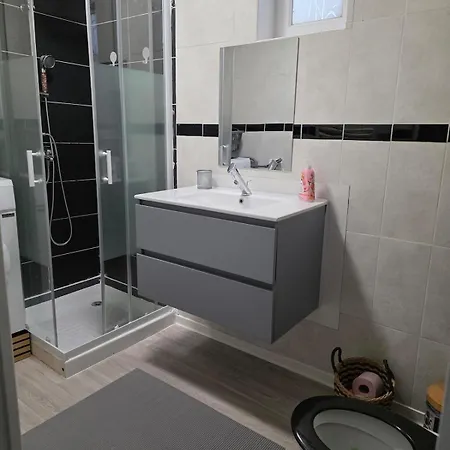 Detendez-vous Au Village De Nyaraló